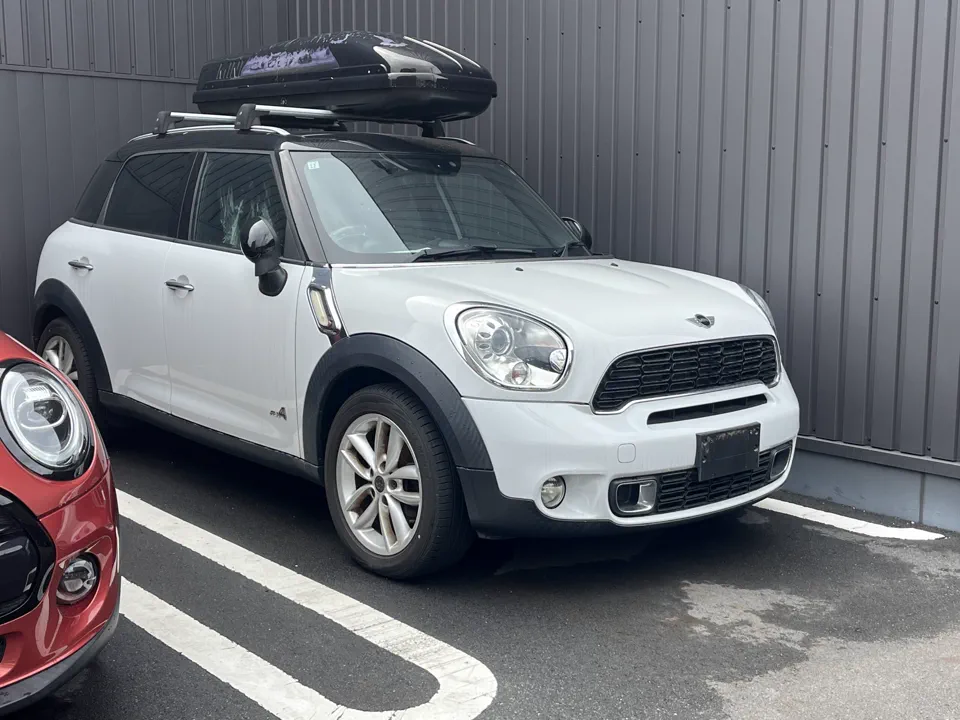 亀有のディーラーから引き取った白いMINI クロスオーバー